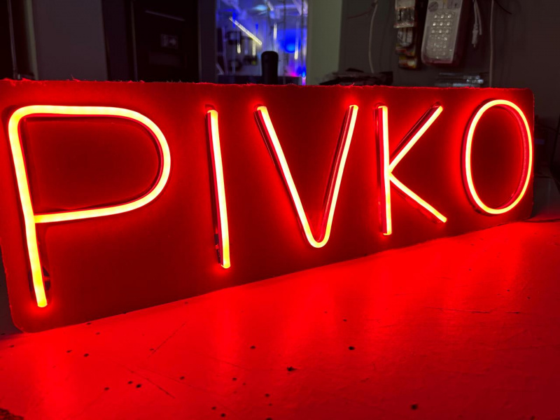 Неоновая вывеска "PIVKO"